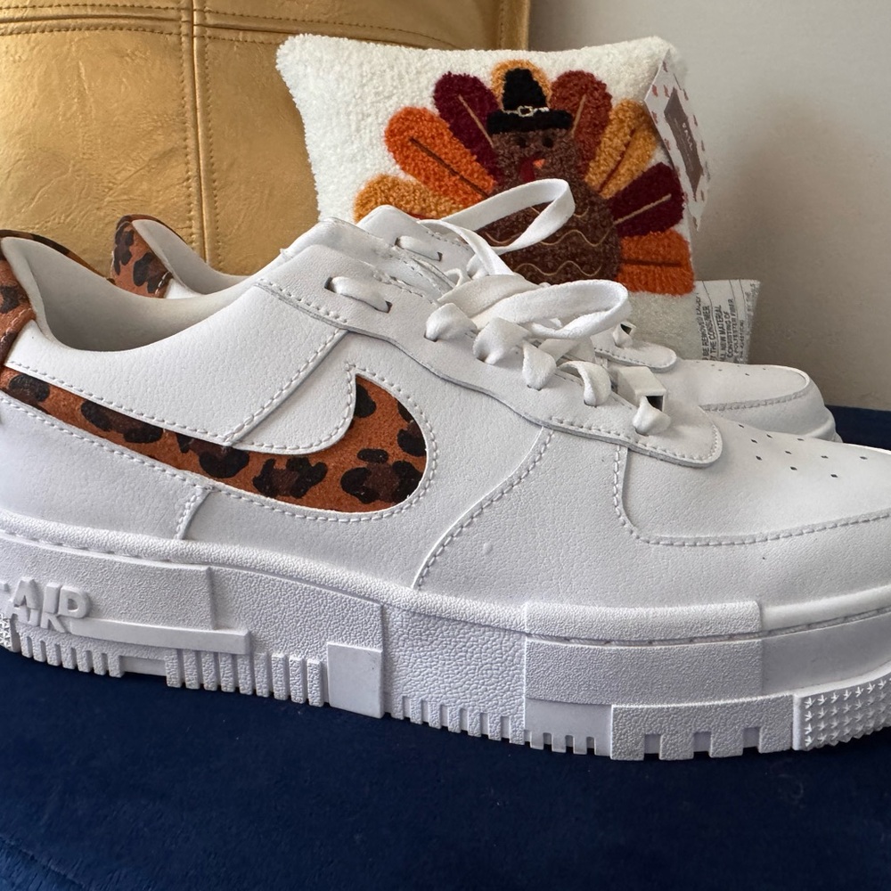 Nike AF1 Print Swoosh Sneakers